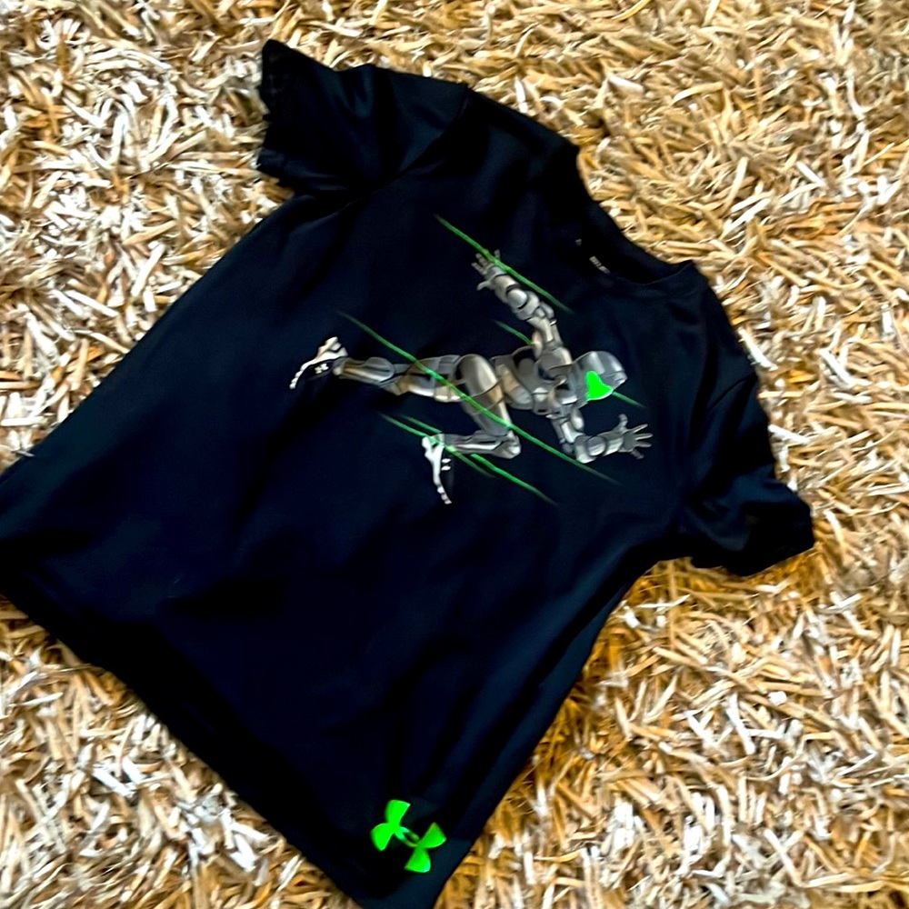 Like new Small youth under Armour boys shirt.  Has been worn maybe twice